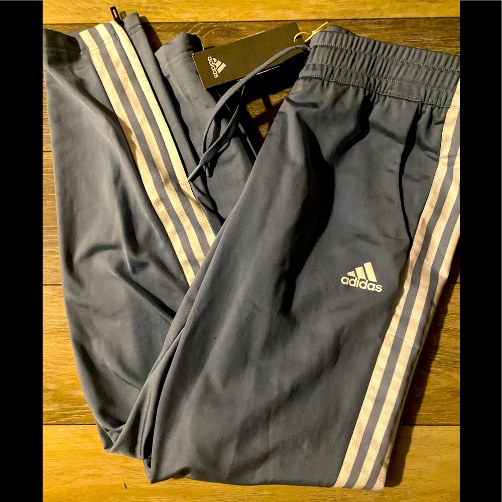 Adidas athletic pants women’s ESS size S-NWT
